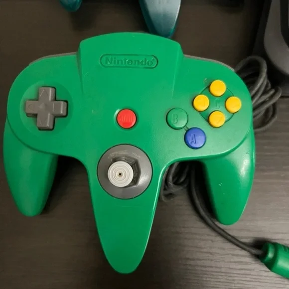 Nintendo 64 with 2 controllers - Picture 4 of 7